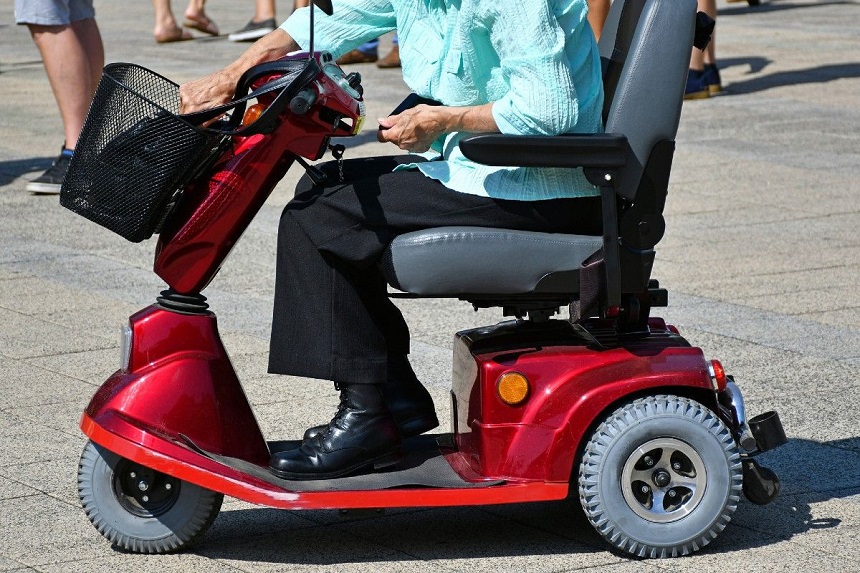 Mobility Scooter vs. Power Wheelchair: Which One Should You Pick?