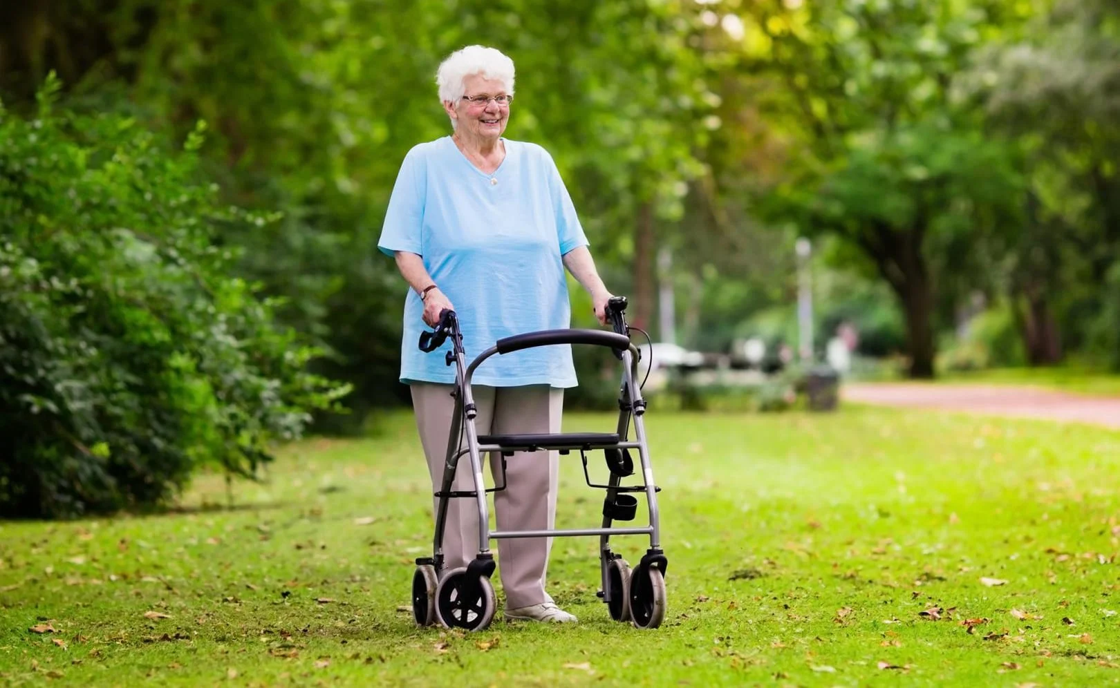 Best Narrow Walkers for Seniors 3