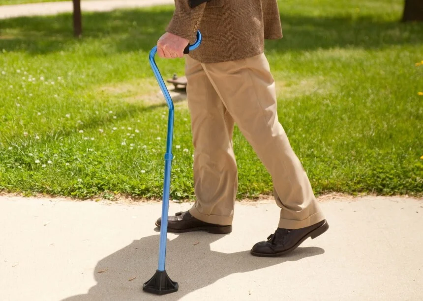 Step-by-step guide to cane use for elderly balance support