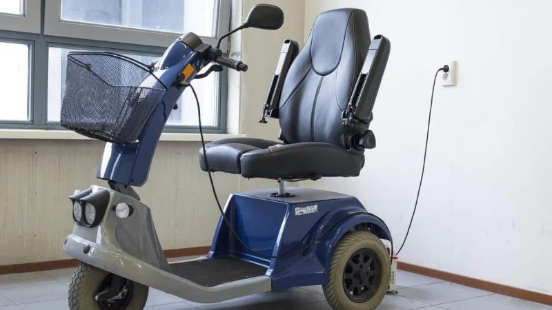 Common mobility scooter charging problems and solutions for elderly users